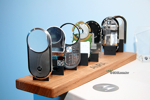 MOTO AURA 獨特精品 售價近六萬搶攻高消費族群 MOTO AURA 獨特精品 售價近六萬搶攻高消費族群