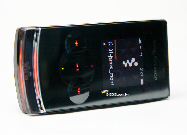 換色!Sony Ericsson W980 低調華麗酒紅夜店風 換色!Sony Ericsson W980 低調華麗酒紅夜店風