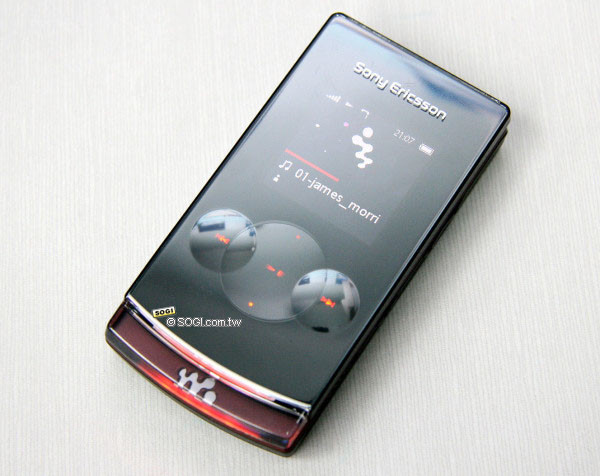 換色!Sony Ericsson W980 低調華麗酒紅夜店風 換色!Sony Ericsson W980 低調華麗酒紅夜店風