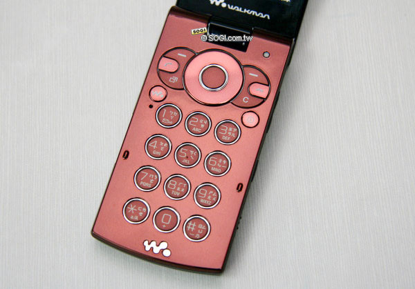換色!Sony Ericsson W980 低調華麗酒紅夜店風 換色!Sony Ericsson W980 低調華麗酒紅夜店風
