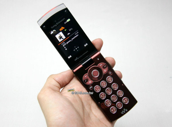 換色!Sony Ericsson W980 低調華麗酒紅夜店風 換色!Sony Ericsson W980 低調華麗酒紅夜店風
