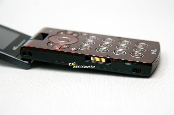 換色!Sony Ericsson W980 低調華麗酒紅夜店風 換色!Sony Ericsson W980 低調華麗酒紅夜店風