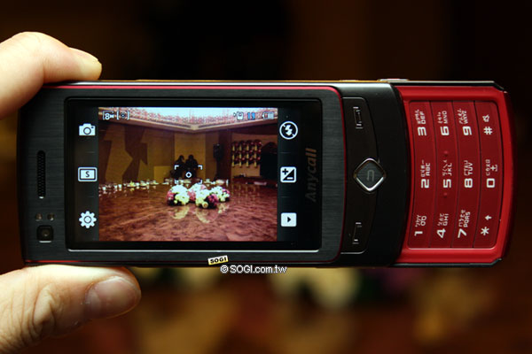 【MWC 2009】三星S8300、S7350 薄型滑蓋典範 【MWC 2009】三星S8300、S7350 薄型滑蓋典範
