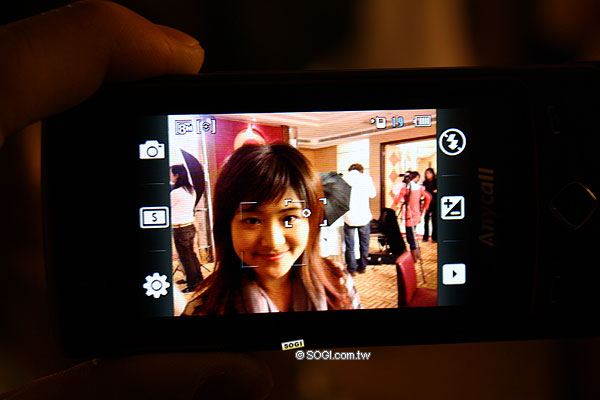 【MWC 2009】三星S8300、S7350 薄型滑蓋典範 【MWC 2009】三星S8300、S7350 薄型滑蓋典範