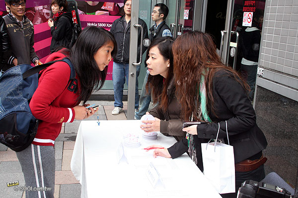 NOKIA 10 萬月薪玩到手! N-Gage 遊戲玩翻天直擊 NOKIA 10 萬月薪玩到手! N-Gage 遊戲玩翻天直擊