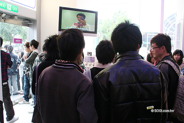 NOKIA 10 萬月薪玩到手! N-Gage 遊戲玩翻天直擊 NOKIA 10 萬月薪玩到手! N-Gage 遊戲玩翻天直擊