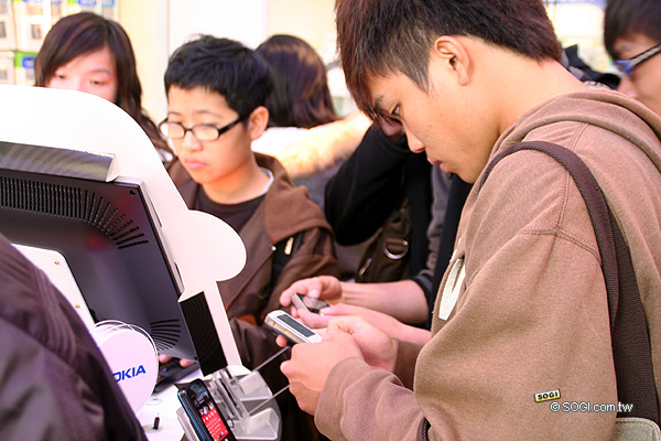 NOKIA 10 萬月薪玩到手! N-Gage 遊戲玩翻天直擊 NOKIA 10 萬月薪玩到手! N-Gage 遊戲玩翻天直擊