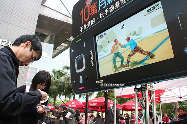 NOKIA 10 萬月薪玩到手! N-Gage 遊戲玩翻天直擊 NOKIA 10 萬月薪玩到手! N-Gage 遊戲玩翻天直擊