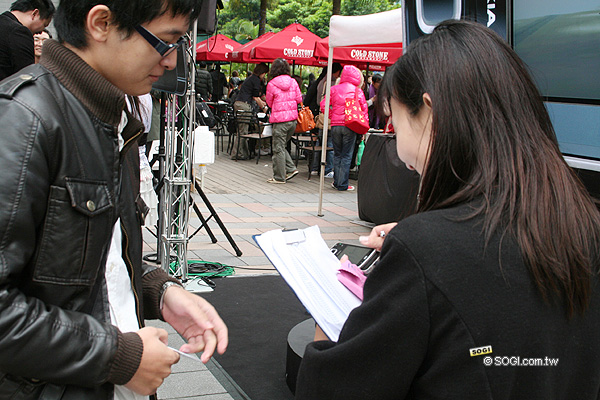 NOKIA 10 萬月薪玩到手! N-Gage 遊戲玩翻天直擊 NOKIA 10 萬月薪玩到手! N-Gage 遊戲玩翻天直擊