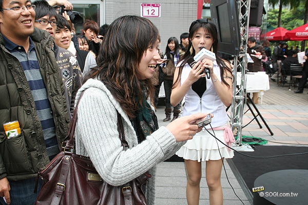 NOKIA 10 萬月薪玩到手! N-Gage 遊戲玩翻天直擊 NOKIA 10 萬月薪玩到手! N-Gage 遊戲玩翻天直擊