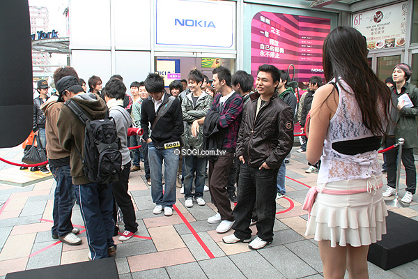 NOKIA 10 萬月薪玩到手! N-Gage 遊戲玩翻天直擊 NOKIA 10 萬月薪玩到手! N-Gage 遊戲玩翻天直擊