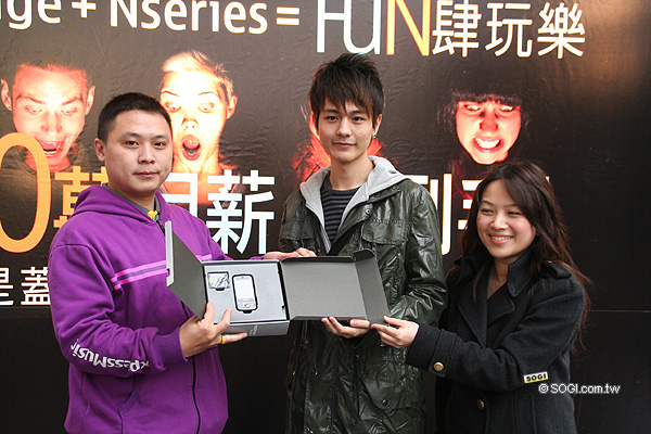 NOKIA 10 萬月薪玩到手! N-Gage 遊戲玩翻天直擊 NOKIA 10 萬月薪玩到手! N-Gage 遊戲玩翻天直擊