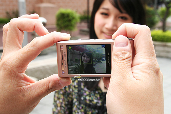 微笑對焦正夯!四款人氣手機見分曉 微笑對焦正夯!四款人氣手機見分曉