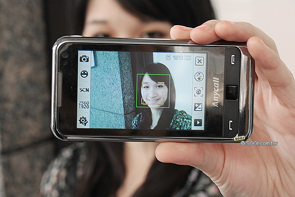 微笑對焦正夯!四款人氣手機見分曉 微笑對焦正夯!四款人氣手機見分曉