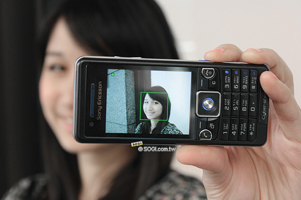 微笑對焦正夯!四款人氣手機見分曉 微笑對焦正夯!四款人氣手機見分曉