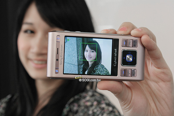 微笑對焦正夯!四款人氣手機見分曉 微笑對焦正夯!四款人氣手機見分曉