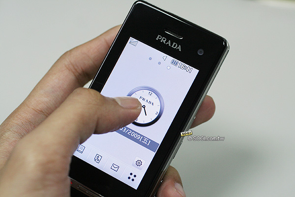 迷人風采！PRADA II KF900 手機＋腕表 時尚嶄現