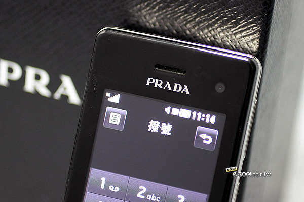 迷人風采！PRADA II KF900 手機＋腕表 時尚嶄現