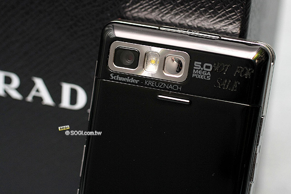 迷人風采！PRADA II KF900 手機＋腕表 時尚嶄現