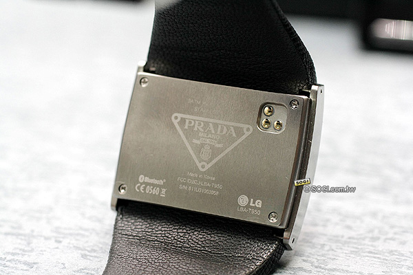 迷人風采！PRADA II KF900 手機＋腕表 時尚嶄現
