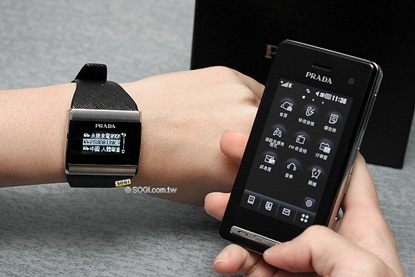 迷人風采！PRADA II KF900 手機＋腕表 時尚嶄現