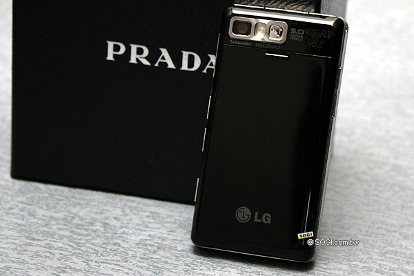 迷人風采！PRADA II KF900 手機＋腕表 時尚嶄現