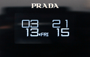 迷人風采！PRADA II KF900 手機＋腕表 時尚嶄現