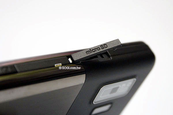 Asus手機告別作 寬螢幕智慧機P835 Asus手機告別作 寬螢幕智慧機P835