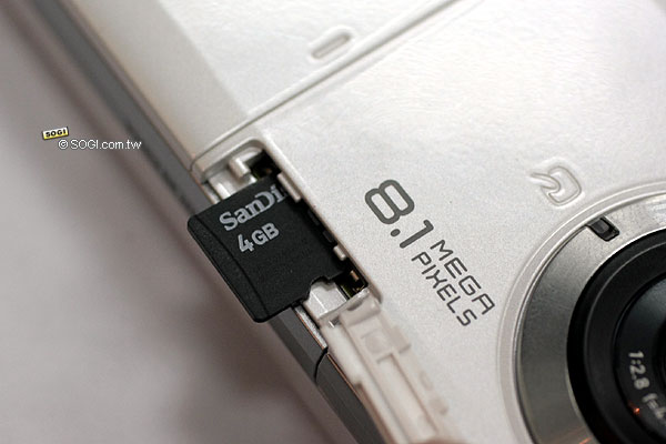 Casio手機首體驗!800萬滑蓋款930CA Casio手機首體驗!800萬滑蓋款930CA