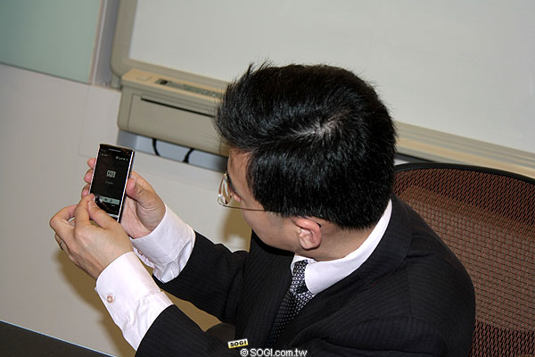 HTC Diamond2:Touch FLO 3D 介面更流暢 HTC Diamond2:Touch FLO 3D 介面更流暢