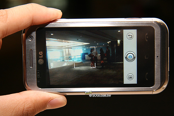 LG KM900魔術方塊轉不停 上市價17,900元 LG KM900魔術方塊轉不停 上市價17,900元