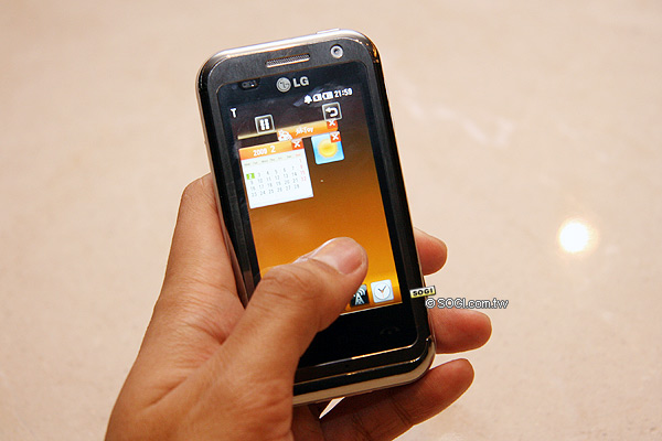 LG KM900魔術方塊轉不停 上市價17,900元 LG KM900魔術方塊轉不停 上市價17,900元