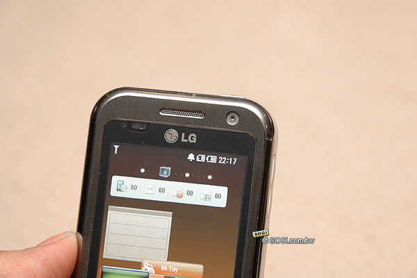 LG KM900魔術方塊轉不停 上市價17,900元 LG KM900魔術方塊轉不停 上市價17,900元