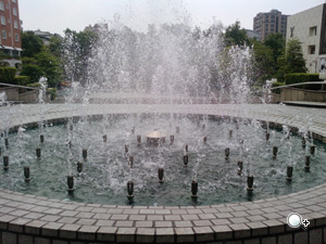 LG KM900魔術方塊轉不停 上市價17,900元 LG KM900魔術方塊轉不停 上市價17,900元