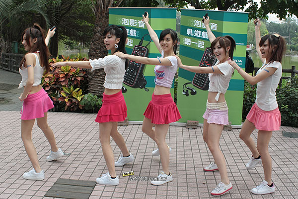 Nokia玩咖機5630XM上市 機王N97預購開跑 Nokia玩咖機5630XM上市 機王N97預購開跑