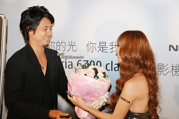 NOKIA 6700 Classic 光影對機 情人價 12,800 元 NOKIA 6700 Classic 光影對機 情人價 12,800 元