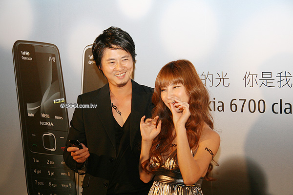NOKIA 6700 Classic 光影對機 情人價 12,800 元 NOKIA 6700 Classic 光影對機 情人價 12,800 元
