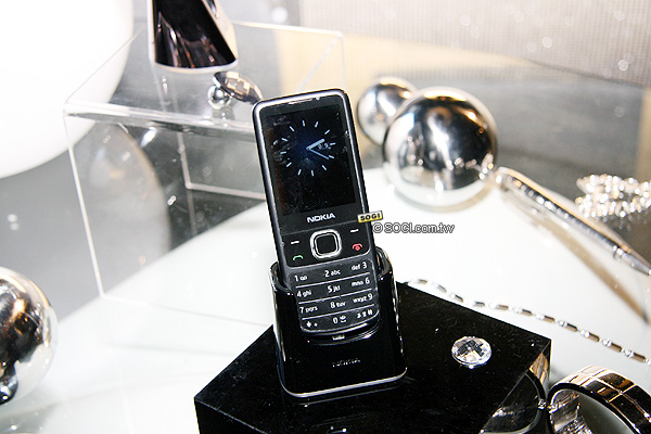 NOKIA 6700 Classic 光影對機 情人價 12,800 元 NOKIA 6700 Classic 光影對機 情人價 12,800 元