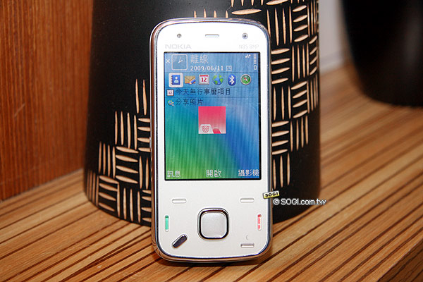 NOKIA N86 8MP 發表 上市價兩萬有找 NOKIA N86 8MP 發表 上市價兩萬有找