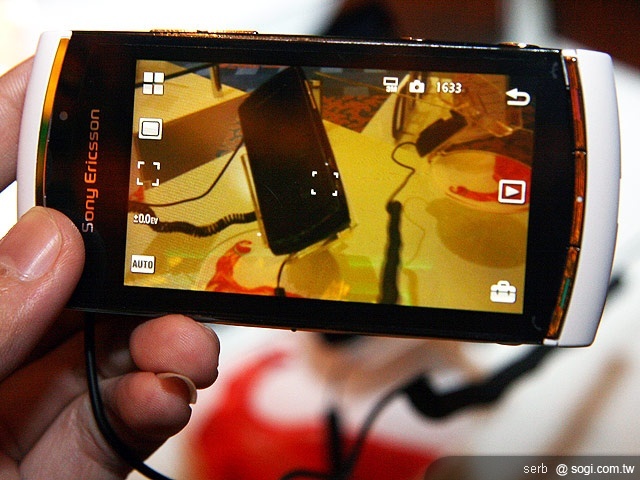 SE Vivaz pro 加上QWERTY更順手 SE Vivaz pro 加上QWERTY更順手