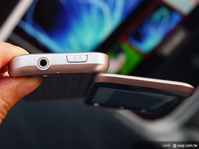 MOTO BACKFLIP ME600 翻玩上市 MOTO BACKFLIP ME600 翻玩上市