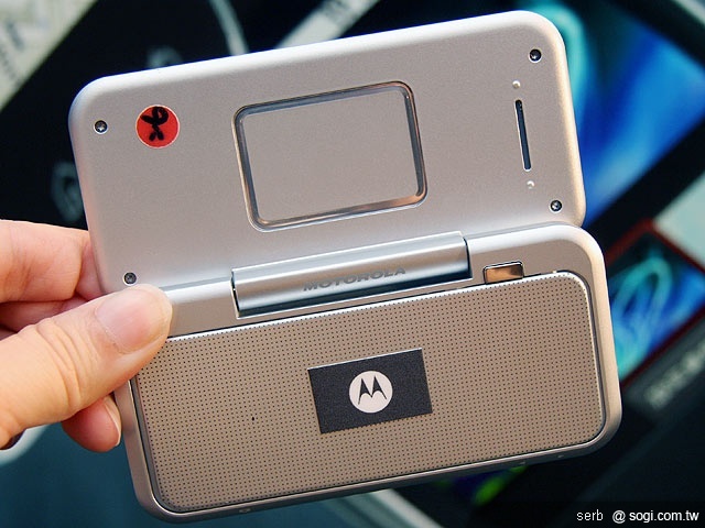 MOTO BACKFLIP ME600 翻玩上市 MOTO BACKFLIP ME600 翻玩上市