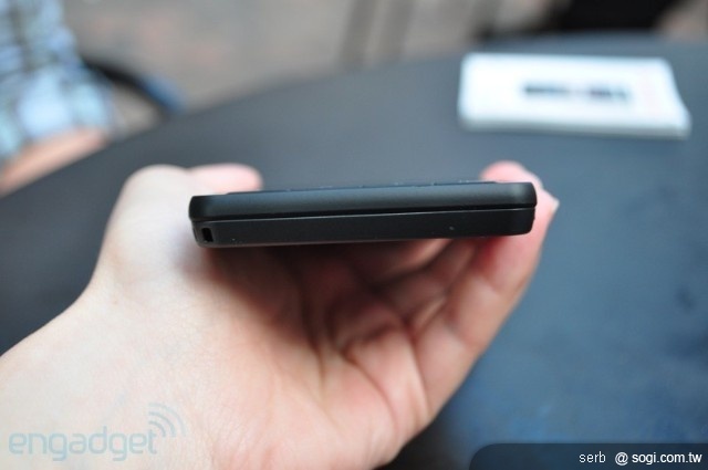 MOTO Droid X 強大規格 力拚 iPhone4 MOTO Droid X 強大規格 力拚 iPhone4