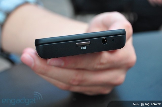 MOTO Droid X 強大規格 力拚 iPhone4 MOTO Droid X 強大規格 力拚 iPhone4