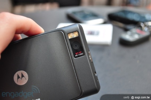 MOTO Droid X 強大規格 力拚 iPhone4 MOTO Droid X 強大規格 力拚 iPhone4