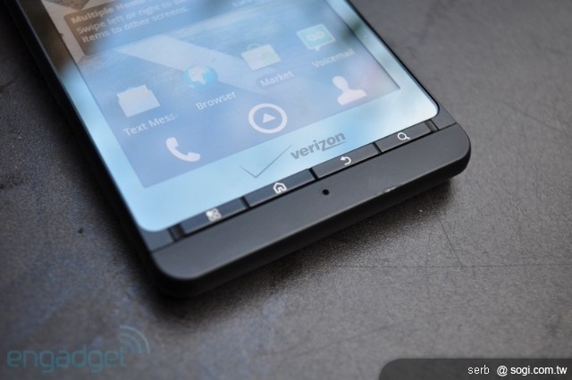 MOTO Droid X 強大規格 力拚 iPhone4 MOTO Droid X 強大規格 力拚 iPhone4