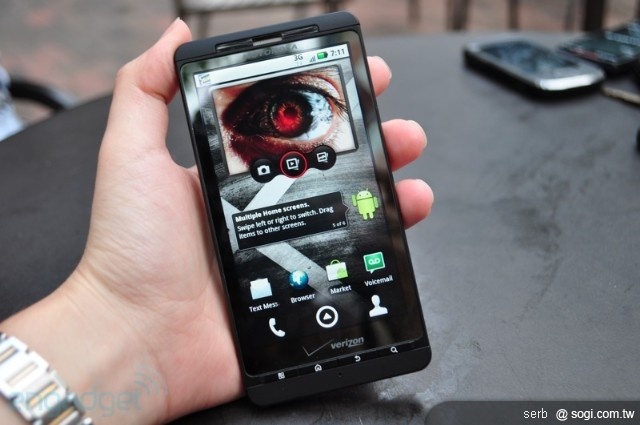 MOTO Droid X 強大規格 力拚 iPhone4 MOTO Droid X 強大規格 力拚 iPhone4