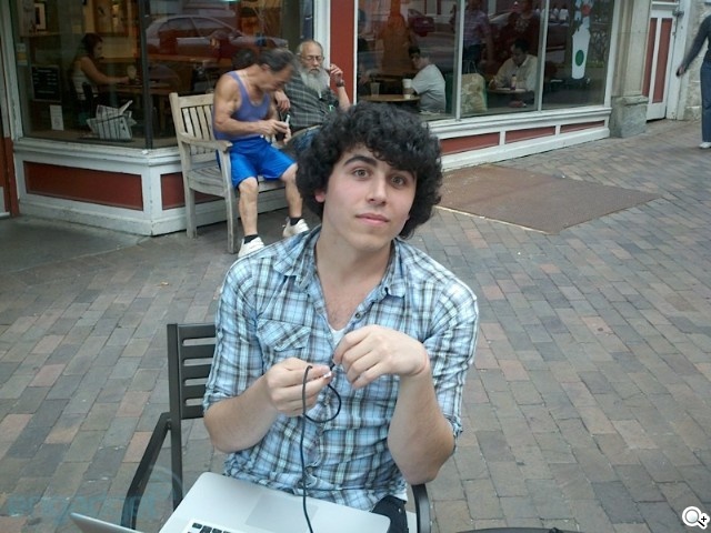 MOTO Droid X 強大規格 力拚 iPhone4 MOTO Droid X 強大規格 力拚 iPhone4