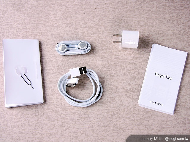 iPhone 4 來了,盒裝竟比想像中小! iPhone 4 來了,盒裝竟比想像中小!