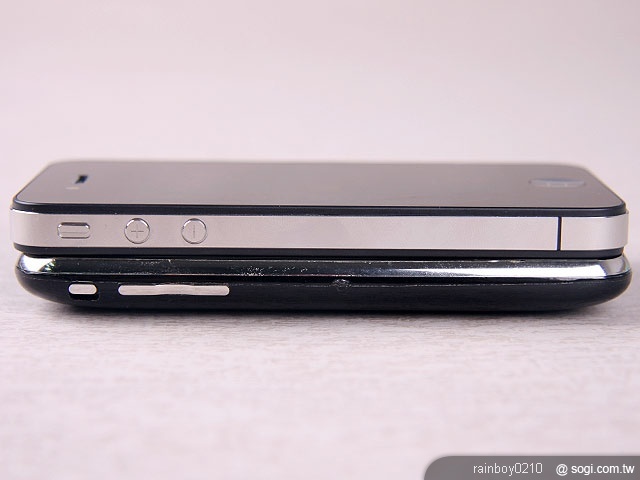 iPhone 4 來了,盒裝竟比想像中小! iPhone 4 來了,盒裝竟比想像中小!